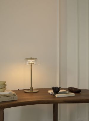 Blossi bordlampe small på et sidebord