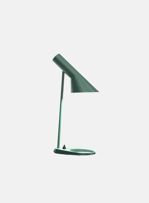 AJ mini bordlampe fra Louis Poulsen i mørk grønn, lys på
