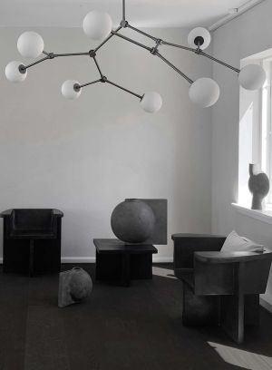 Drop Bulb taklampe - grå i stue. Foto