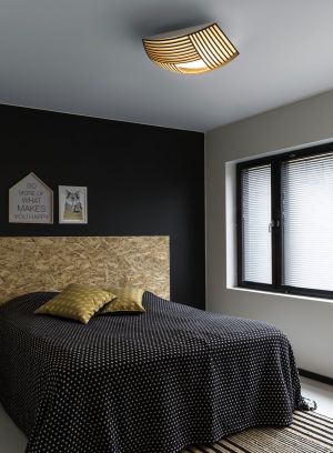 Kuulto 9100 taklampe fra Secto Design i sort, lys på