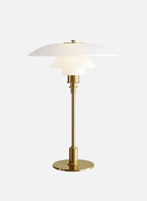 PH 3 1/2 - 2 1/2 bordlampe fra Louis Poulsen i gull farge og hvit skjerm, lys på