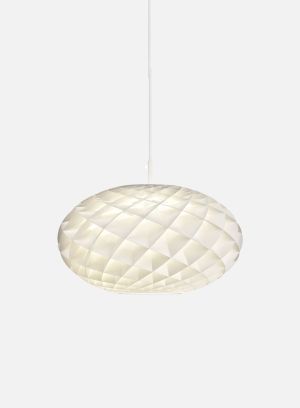Patera oval taklampe fra Louis Poulsen i hvit, lys på