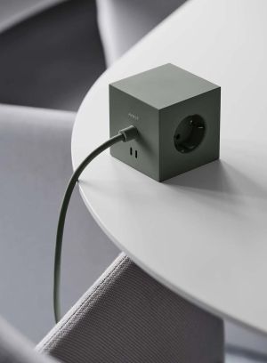 Square 1 USB-C skjøteledning i grønn på et bord. Foto
