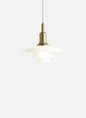 PH 2/1 taklampe fra Louis Poulsen i gull farge med hvit skjerm, lys på