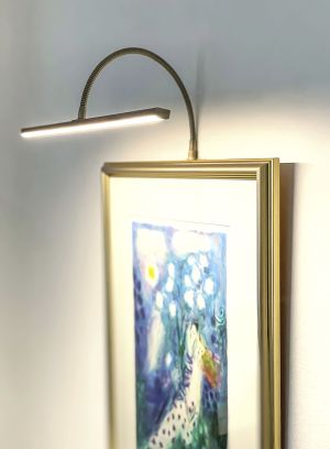 Miro maleribelysning, lyser mot et bilde, foto