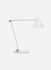 NJP bordlampe fra Louis Poulsen i hvit, lys av