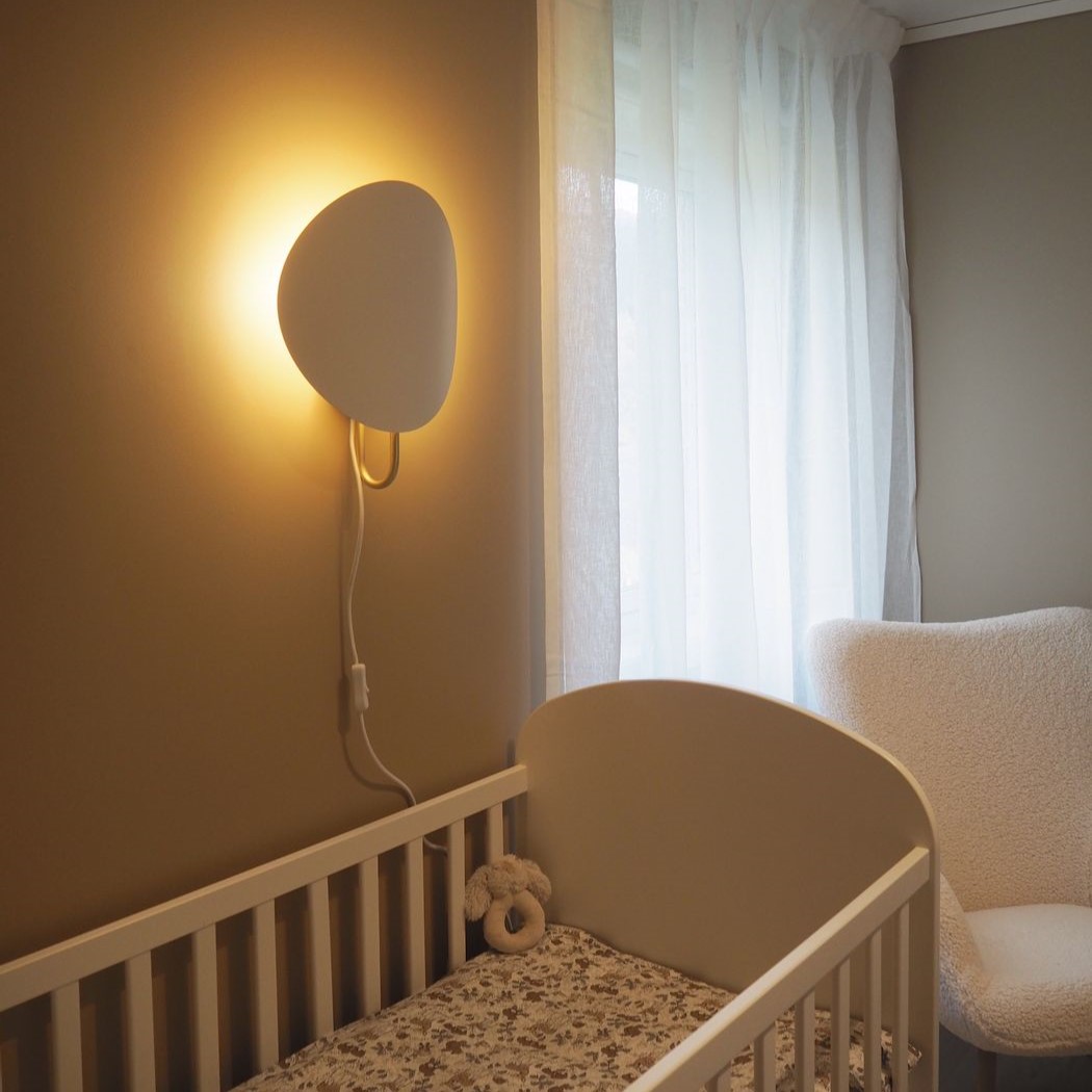 Spargo vegglampe på barnerom - nydelig indirekte lys. Se lampen her. 